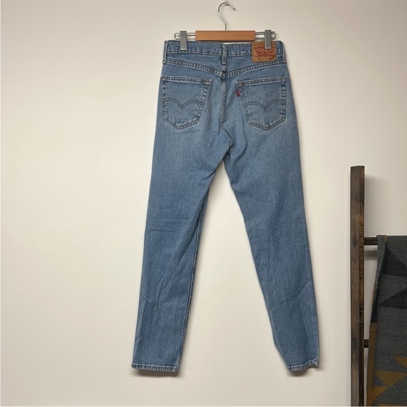 Levi’s Red Tag Light Wash Straight Leg Jeans - Picture 3 of 8